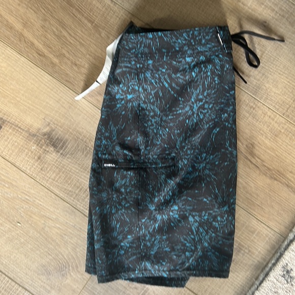 Men’s O’Neill board shorts - Picture 3 of 5